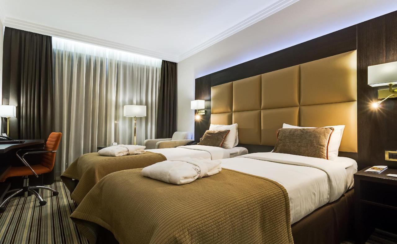 Premier Hotel Dnister Lviv Eksteriør billede