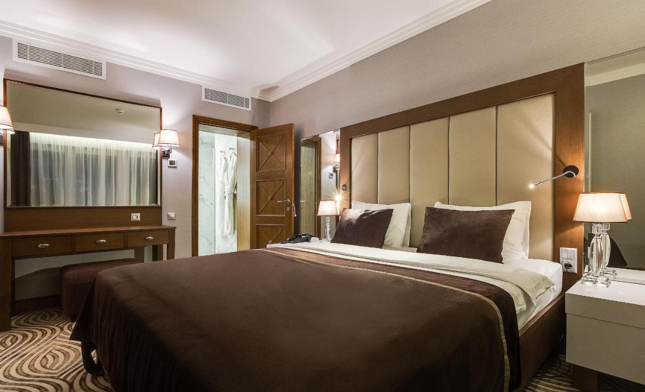 Premier Hotel Dnister Lviv Eksteriør billede