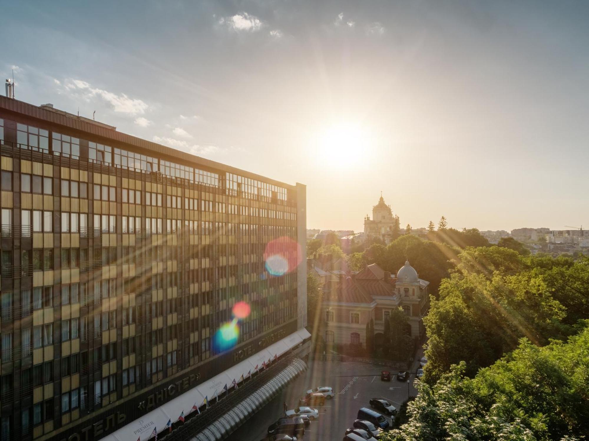 Premier Hotel Dnister Lviv Eksteriør billede